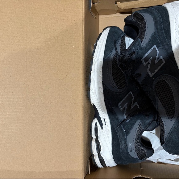 New Balance Black Athletic Shoes - Picture 4 of 4